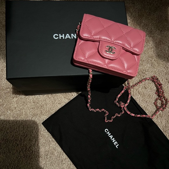 Chanel wallet on a chain - Picture 1 of 6